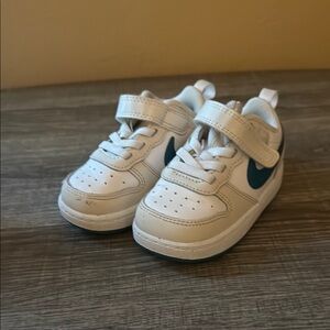 Nike White and Blue Sneakers with Velcro Strap